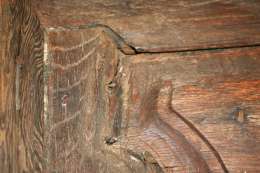 Restaurierung einer Barocktür an einem historischen Winzeranwesen