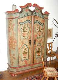Bemalter Bauernschrank
