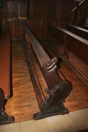 Restaurierung einer Kirchenbank für die Haardter Kirche